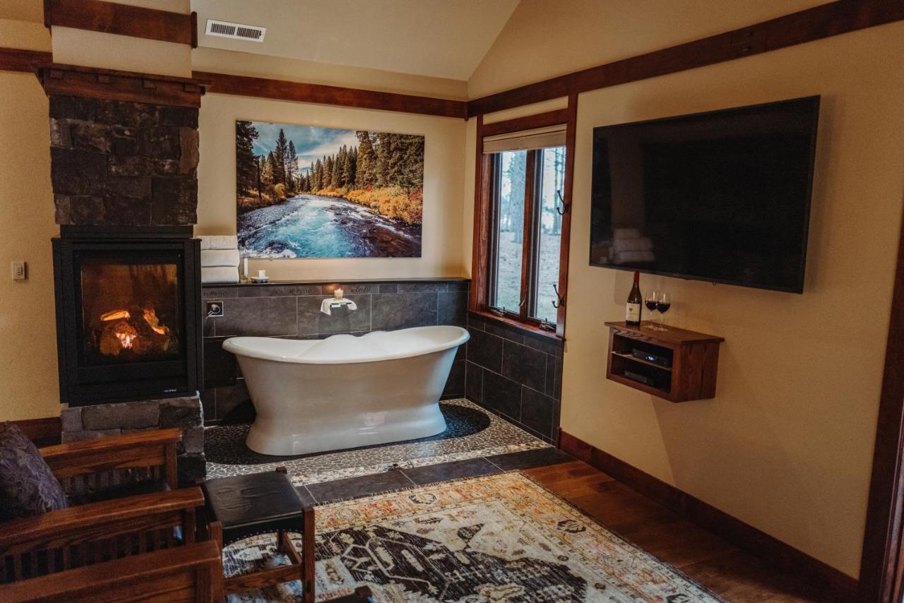 | FivePine Lodge