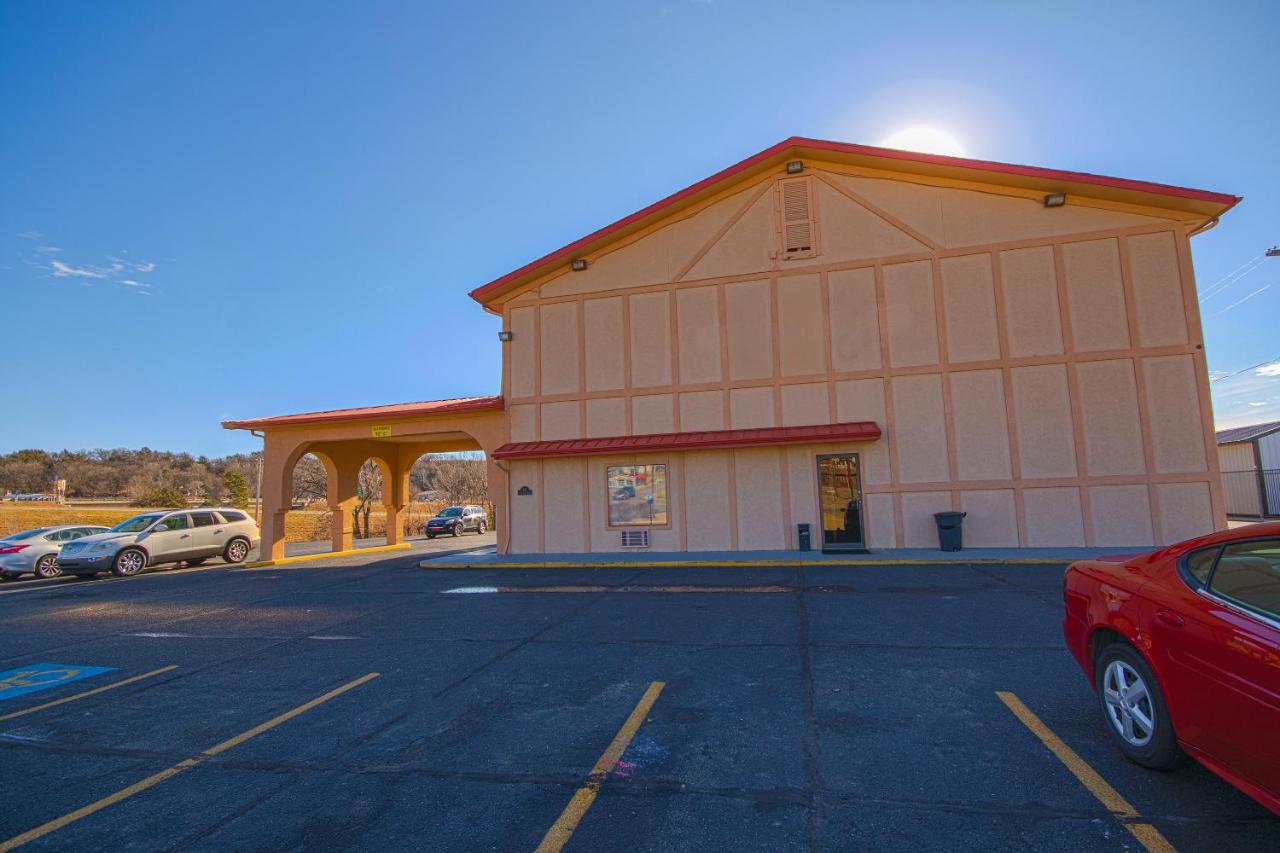  | Love Hotels Junction City KS Near Fort Riley By OYO