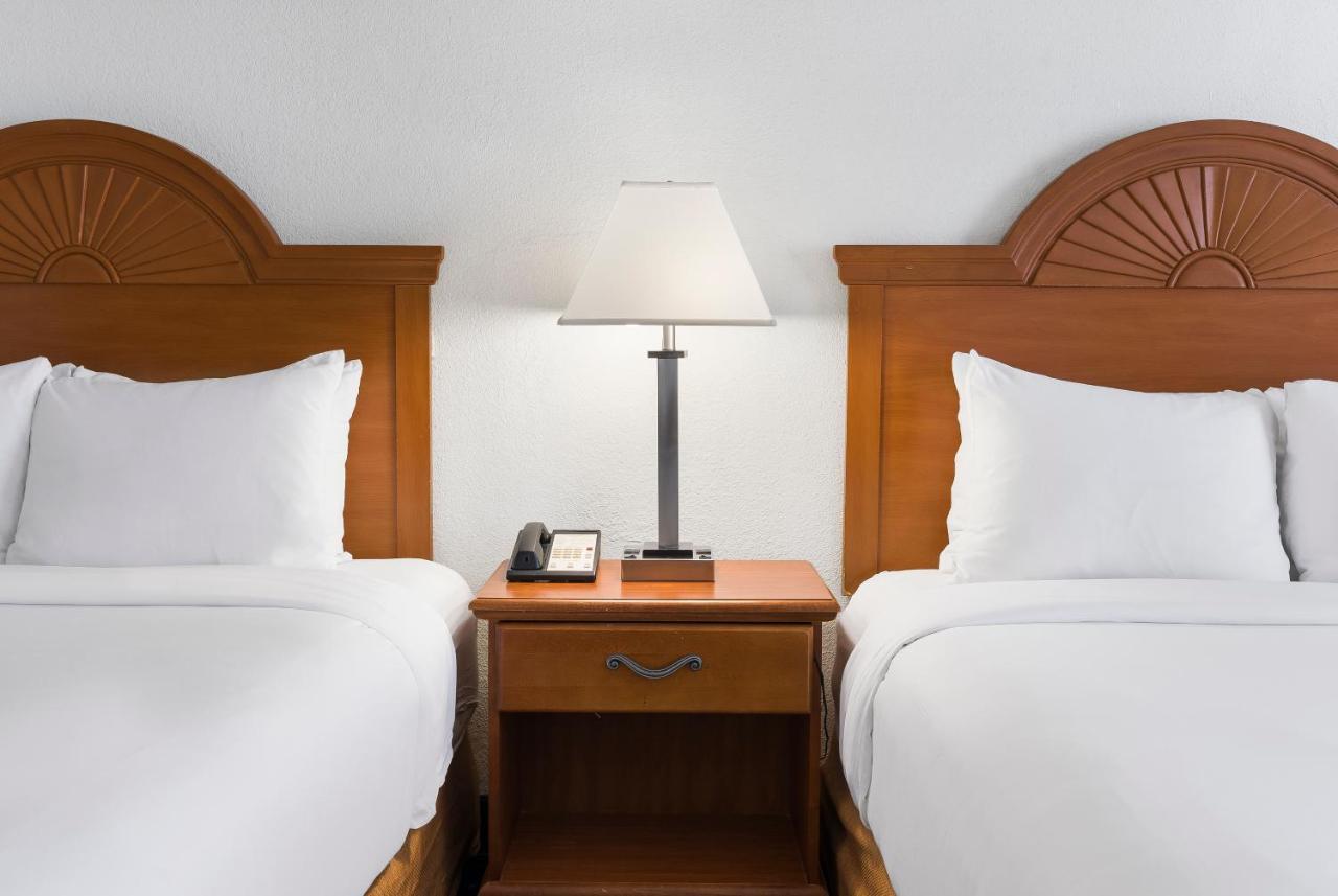 Standard Queen Room at Thousand Hills Resort Hotel