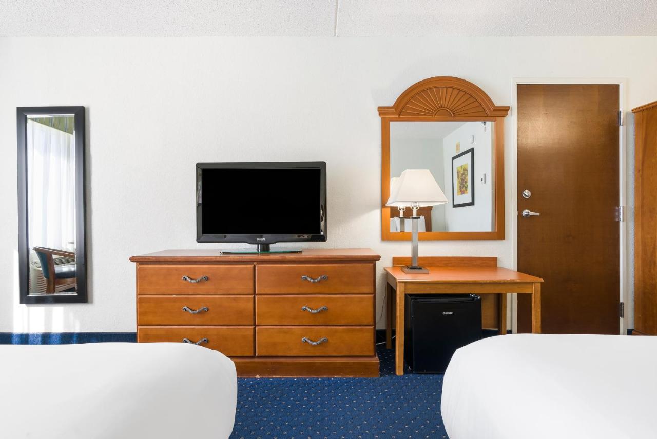 Standard Queen Room at Thousand Hills Resort Hotel