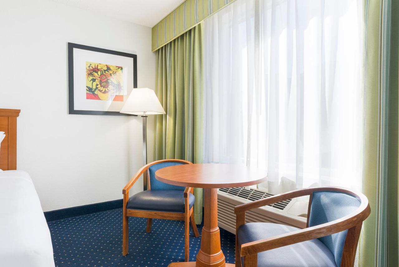 Standard Queen Room at Thousand Hills Resort Hotel