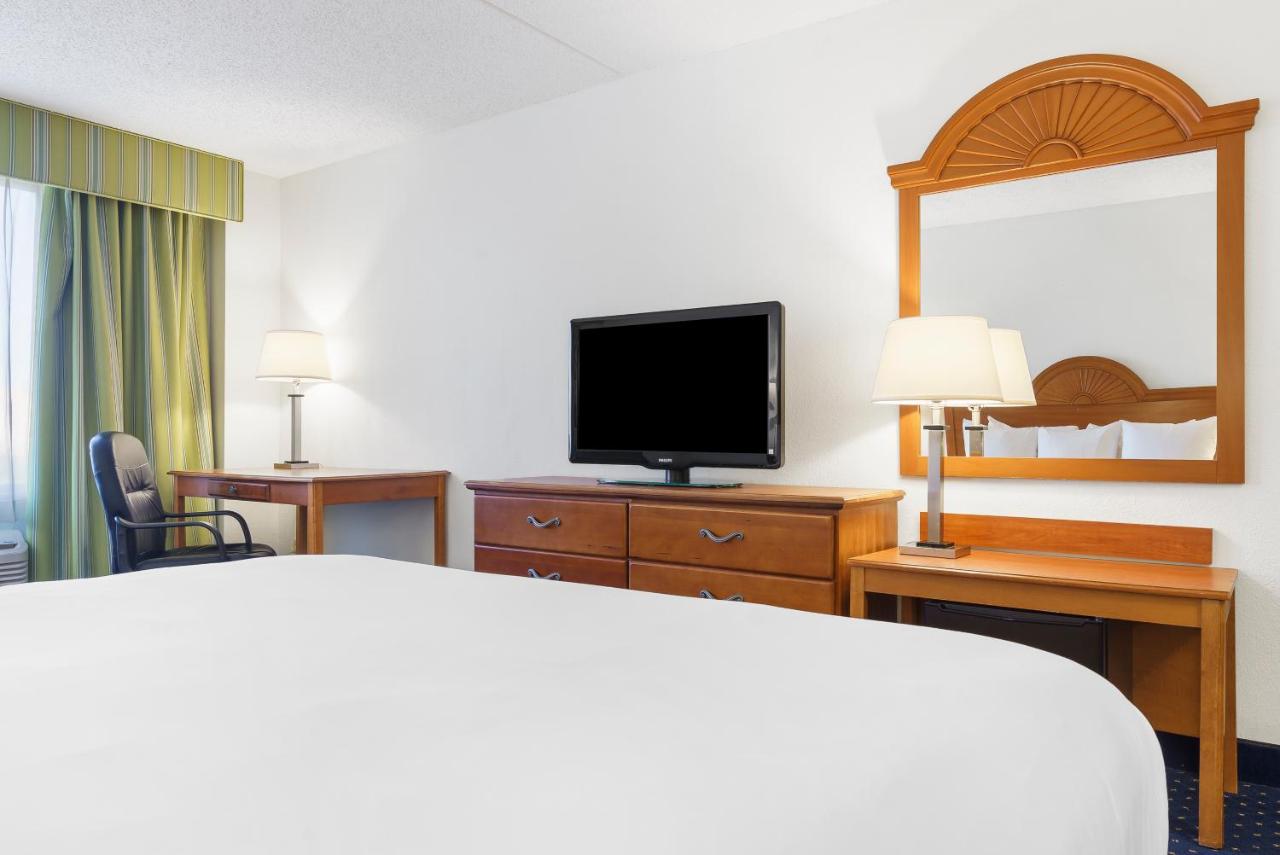 Standard King Room at Thousand Hills Resort Hotel