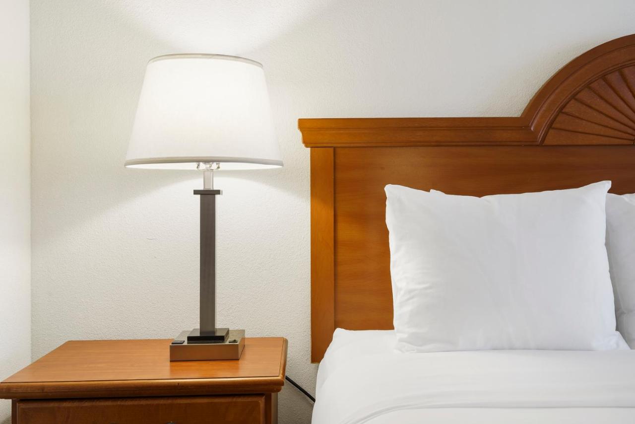 Standard King Room at Thousand Hills Resort Hotel