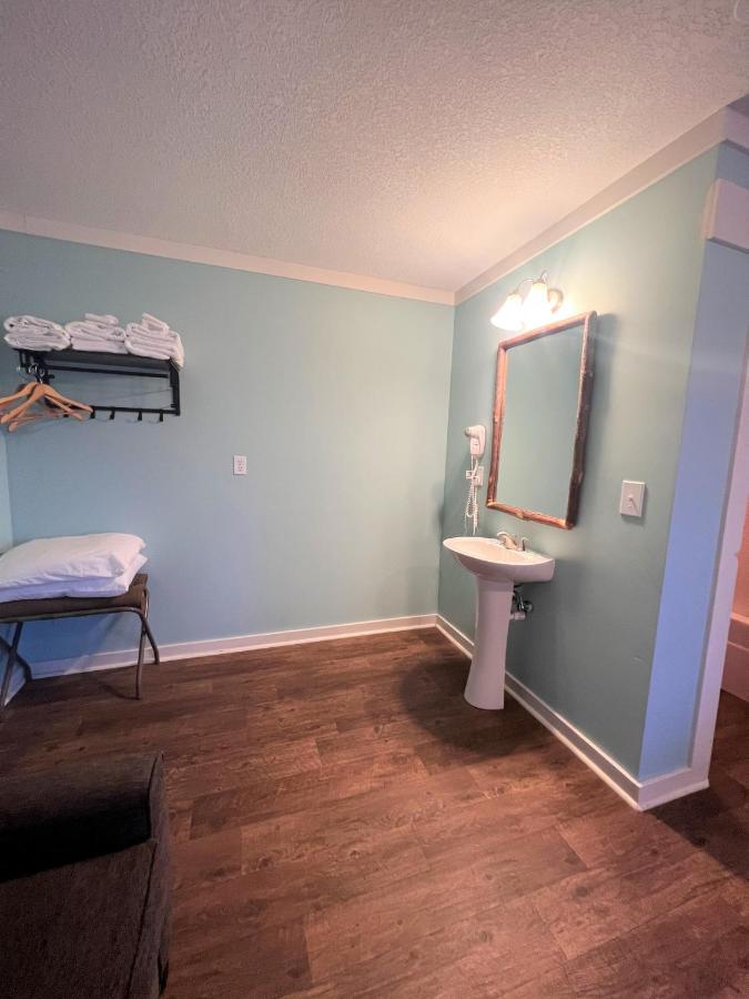 | Mountain Top Inn and Resort