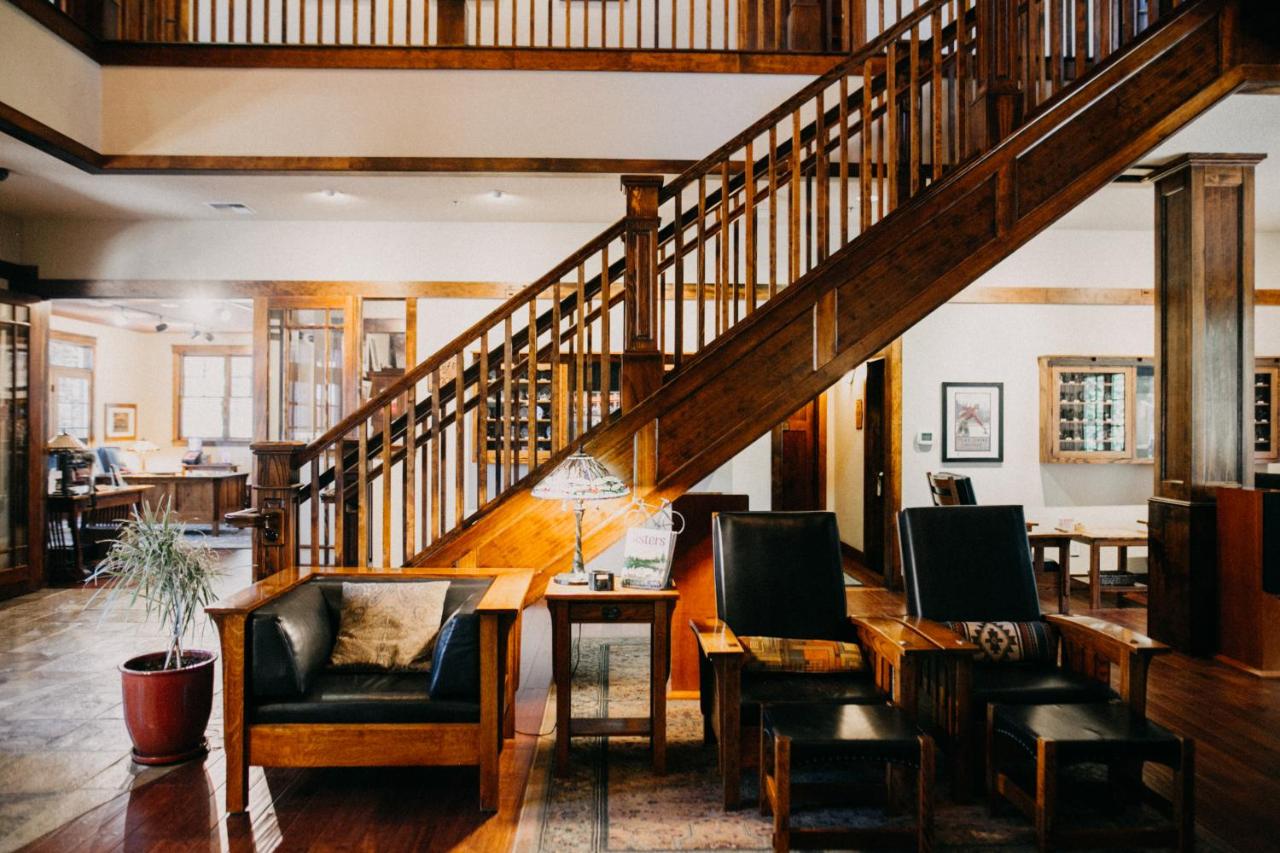 | FivePine Lodge