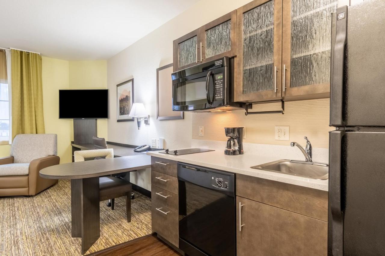 One-Bedroom Queen Suite at Candlewood Suites Portland Airport, an IHG Hotel