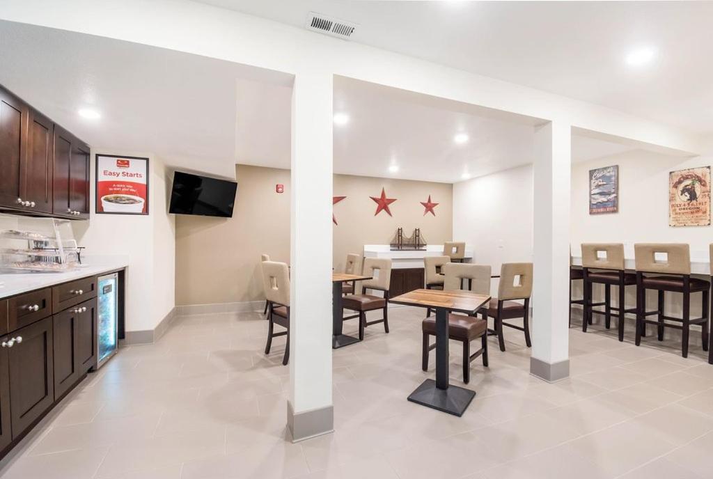 | Econolodge