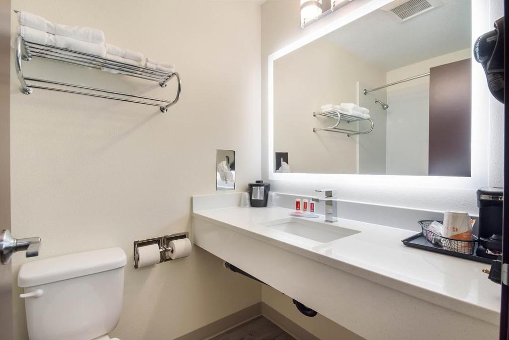 | Econolodge