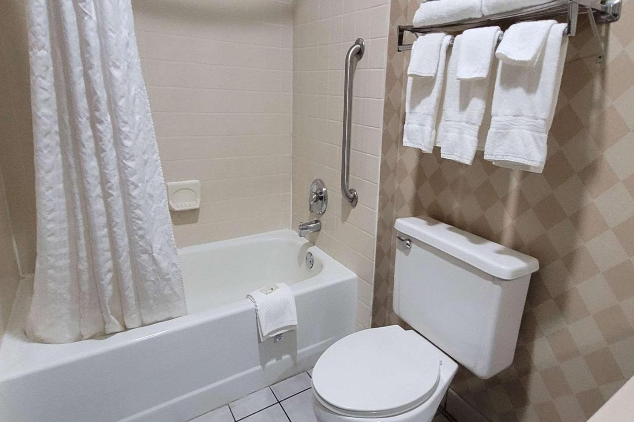 King Room - Accessible/Non-Smoking at Quality Inn & Suites Columbia I-70