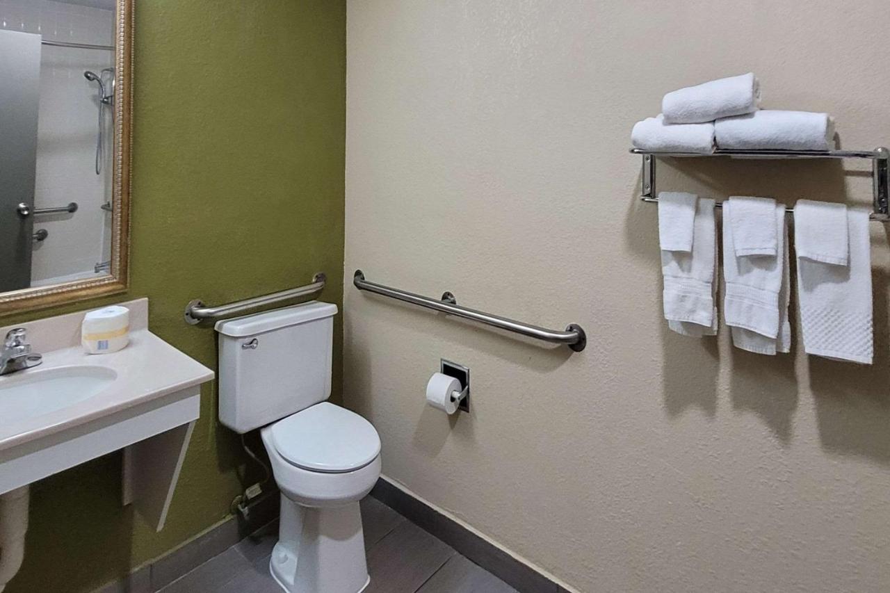 King Room - Accessible/Non-Smoking at Quality Inn & Suites Columbia I-70