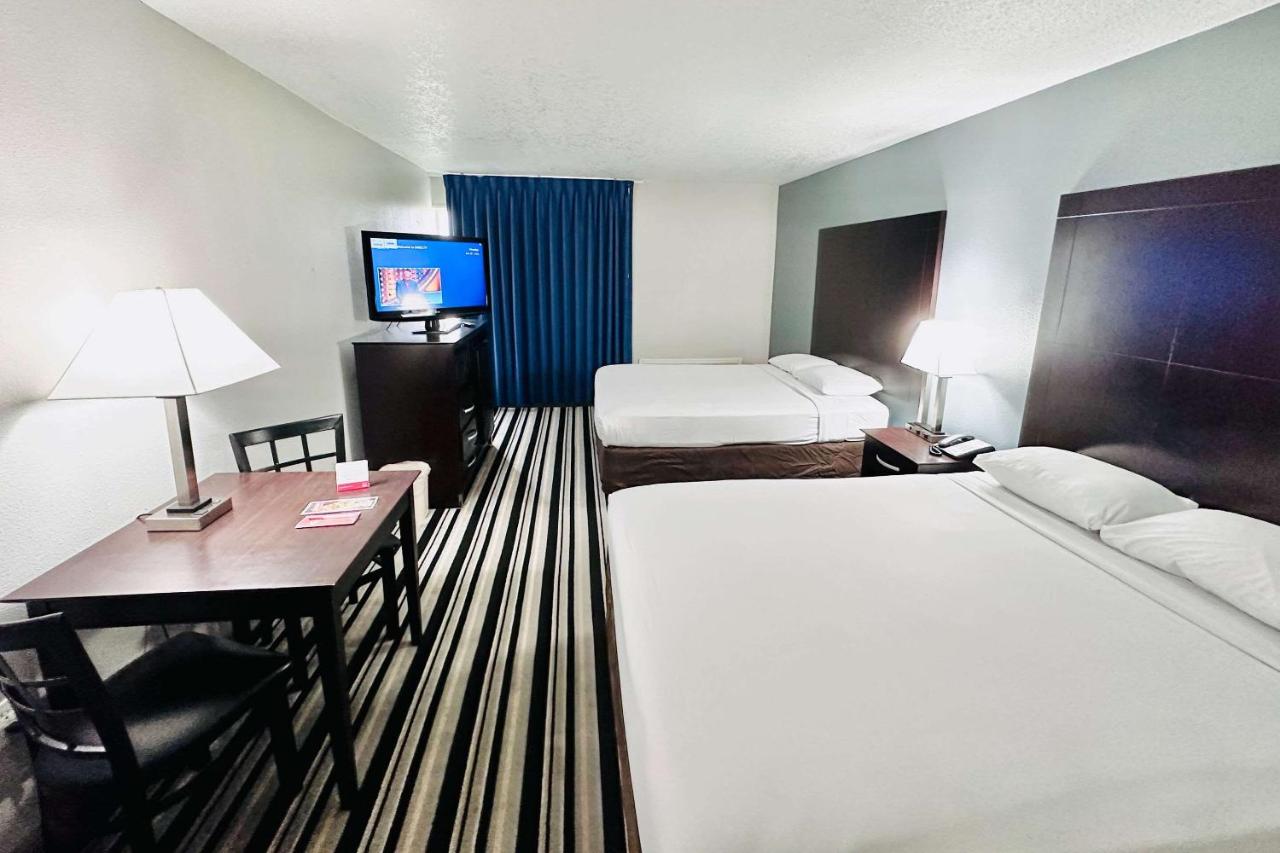 Standard Queen Room with Two Queen Beds - Non-Smoking at Econo Lodge Ardmore