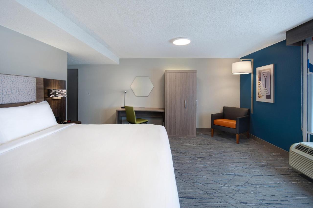 Executive King room - Disability Access Hearing Accessible at Holiday Inn Express Rochester - University Area by IHG