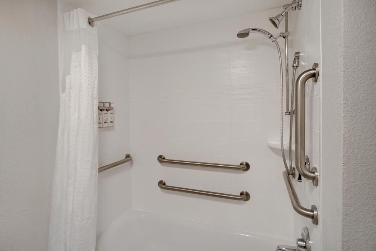 Executive King room - Disability Access Hearing Accessible at Holiday Inn Express Rochester - University Area by IHG