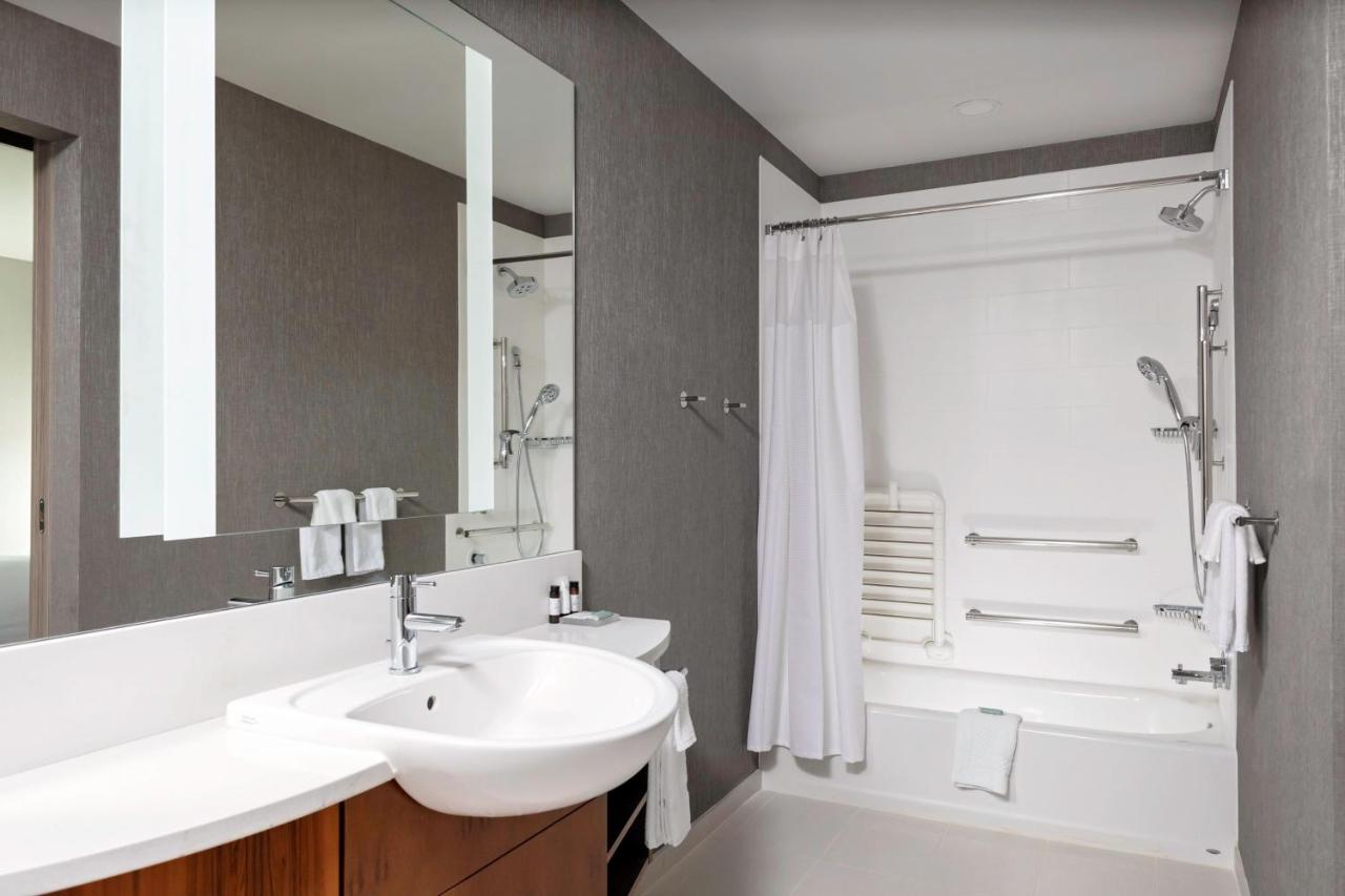 Queen Suite at SpringHill Suites by Marriott Beaufort