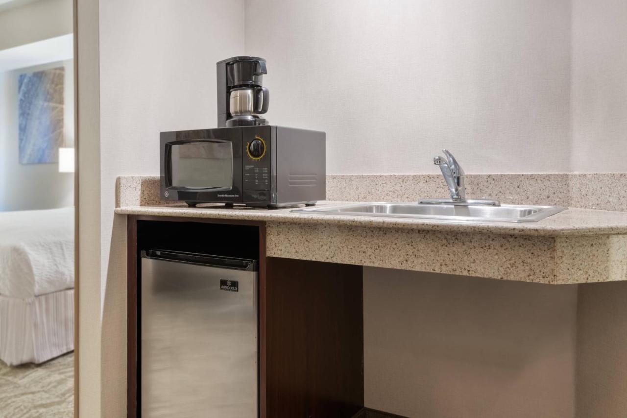 Queen Suite with Two Queen Beds at SpringHill Suites by Marriott Cleveland/Solon