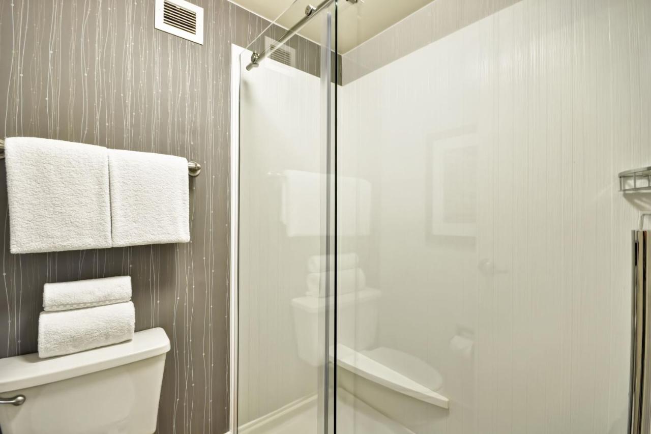 King Room with Sofa Bed at Courtyard by Marriott Dallas Medical/Market Center