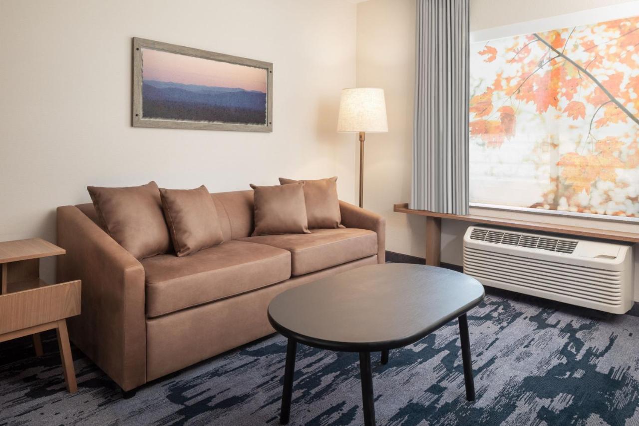 Guest Room, 1 King at Fairfield Inn & Suites by Marriott Fresno North/Shaw Avenue