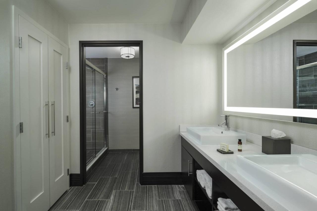 One Bedroom Suite, 1 Bedroom Suite, 1 King, Sofa bed at The Notary Hotel, Philadelphia, Autograph Collection by Marriott
