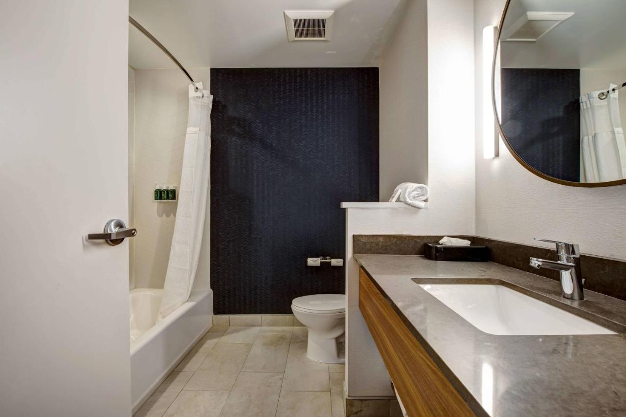 | Fairfield Inn & Suites Minneapolis North