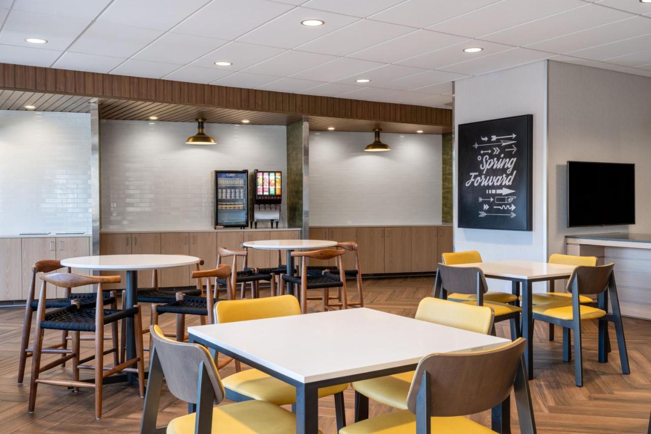| Fairfield Inn & Suites Minneapolis North