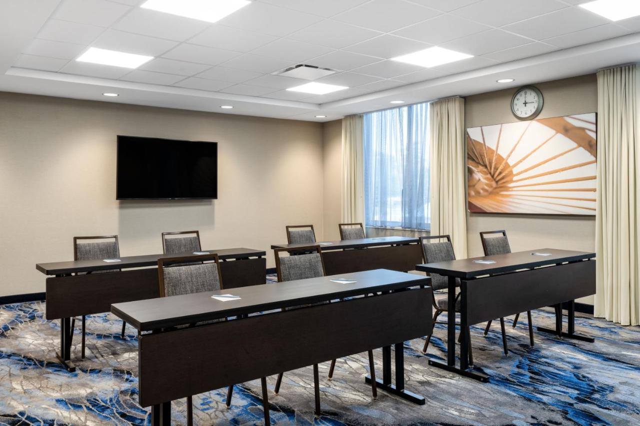 | Fairfield Inn & Suites Minneapolis North