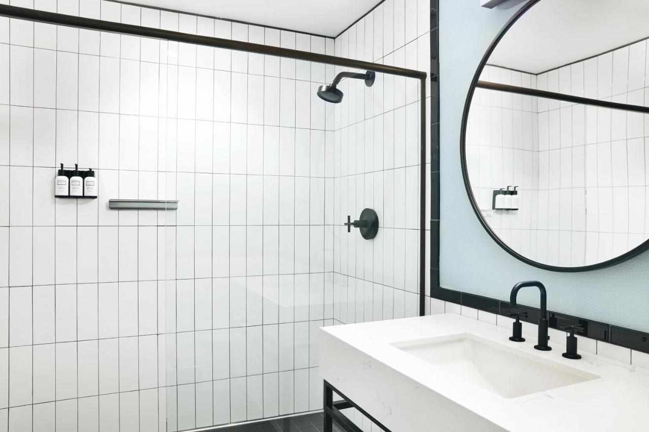 Corner Suite at Kinley Cincinnati Downtown, a Tribute Portfolio Hotel