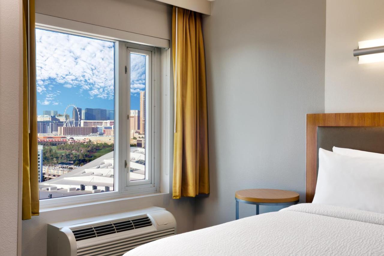 King Studio with Trundle Bed and City View at SpringHill Suites by Marriott Las Vegas Convention Center