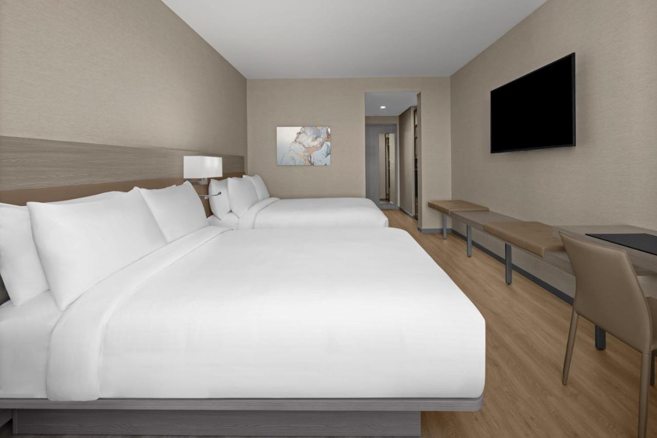 Guest Room with 2 Queen Bed, Water view at AC Hotel by Marriott Miami Dadeland