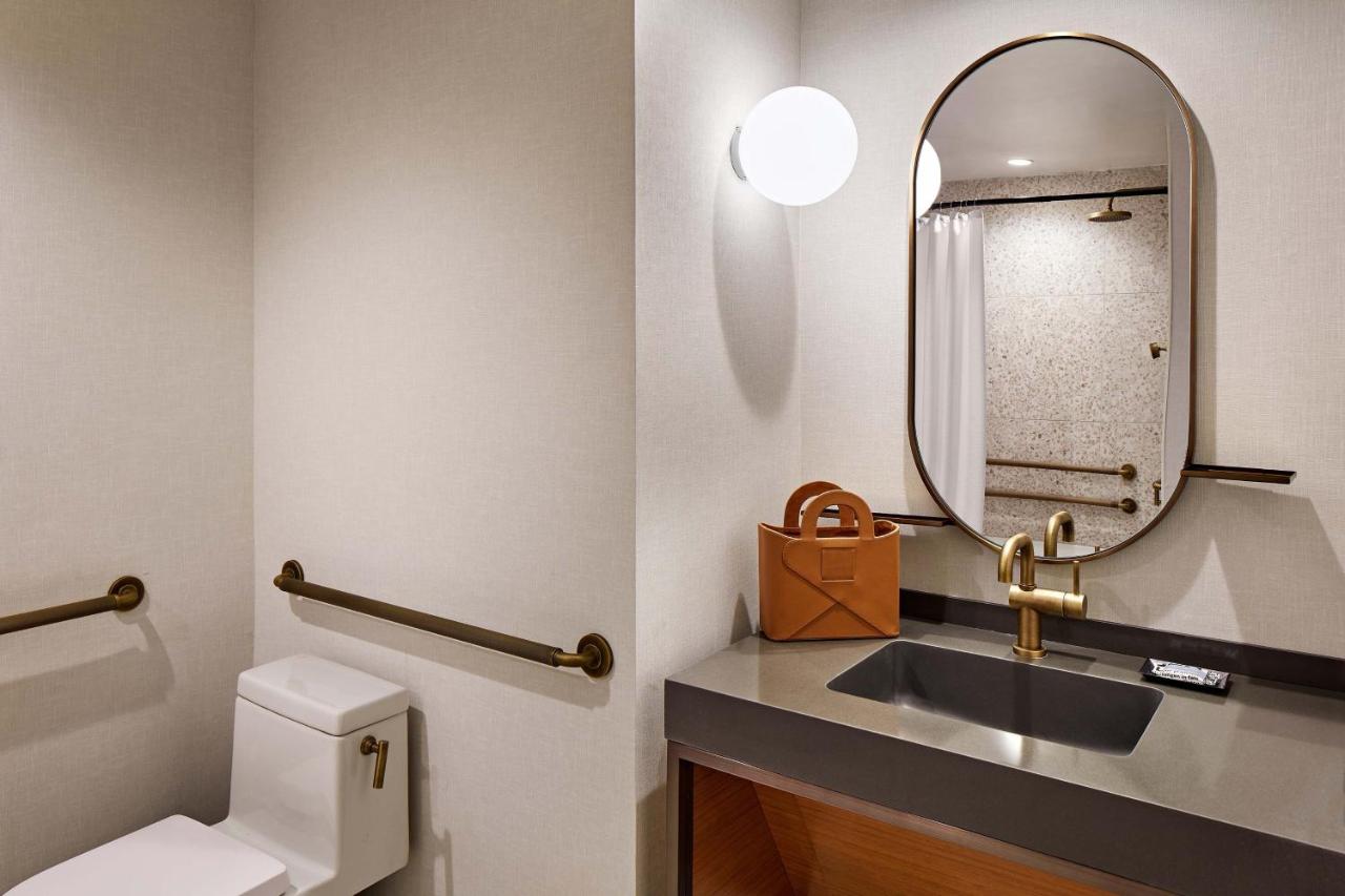 King Room at Hotel Citrine, Palo Alto, a Tribute Portfolio Hotel