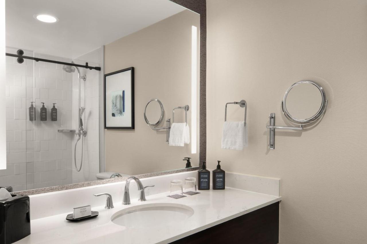 | Sheraton Milwaukee Brookfield