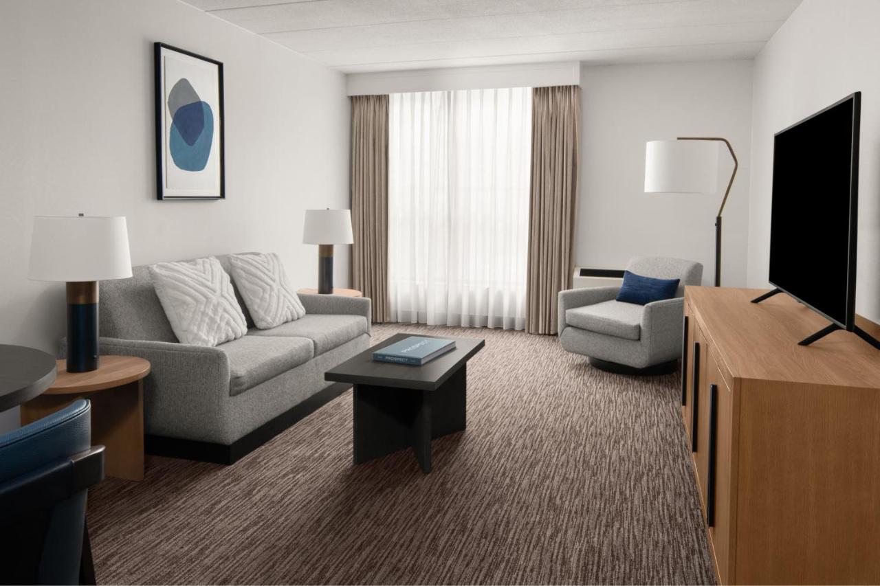 | Sheraton Milwaukee Brookfield