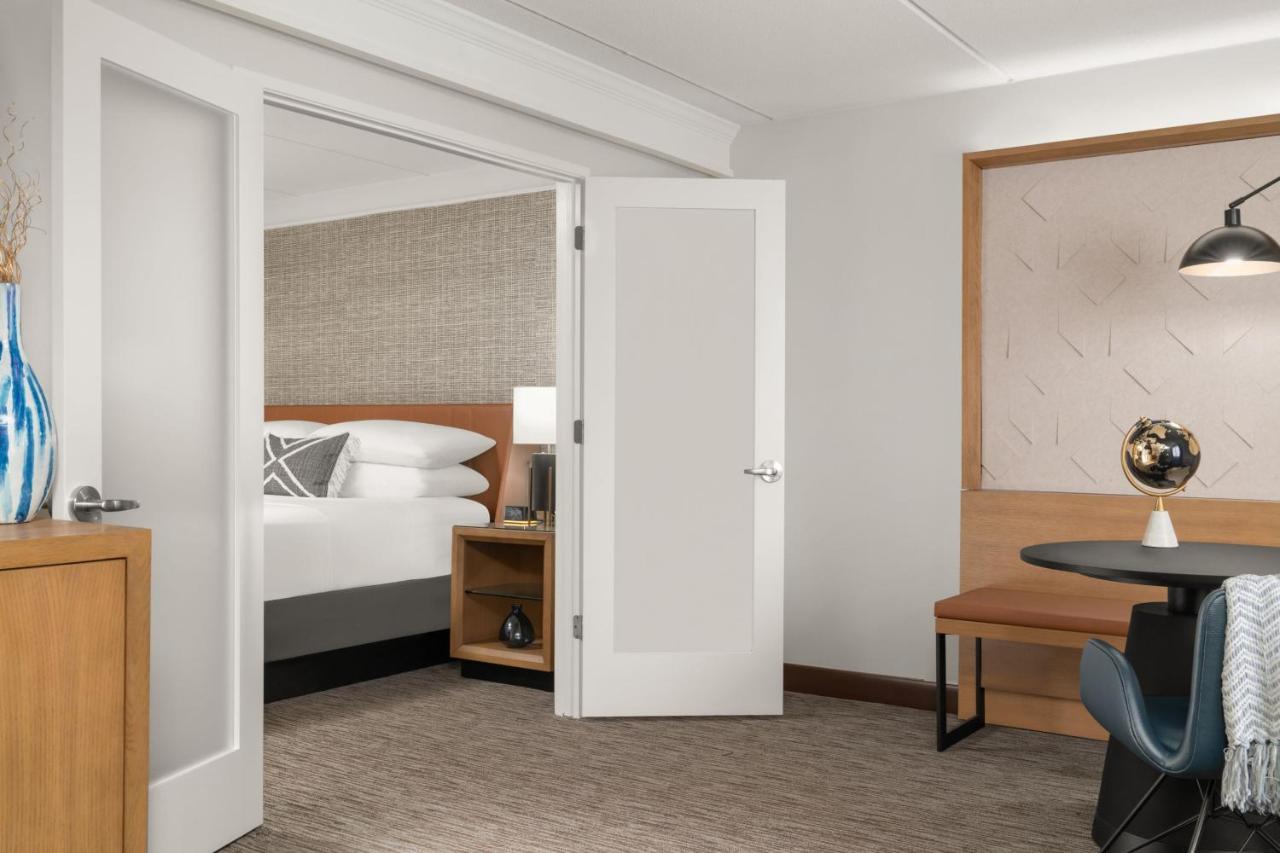 | Sheraton Milwaukee Brookfield