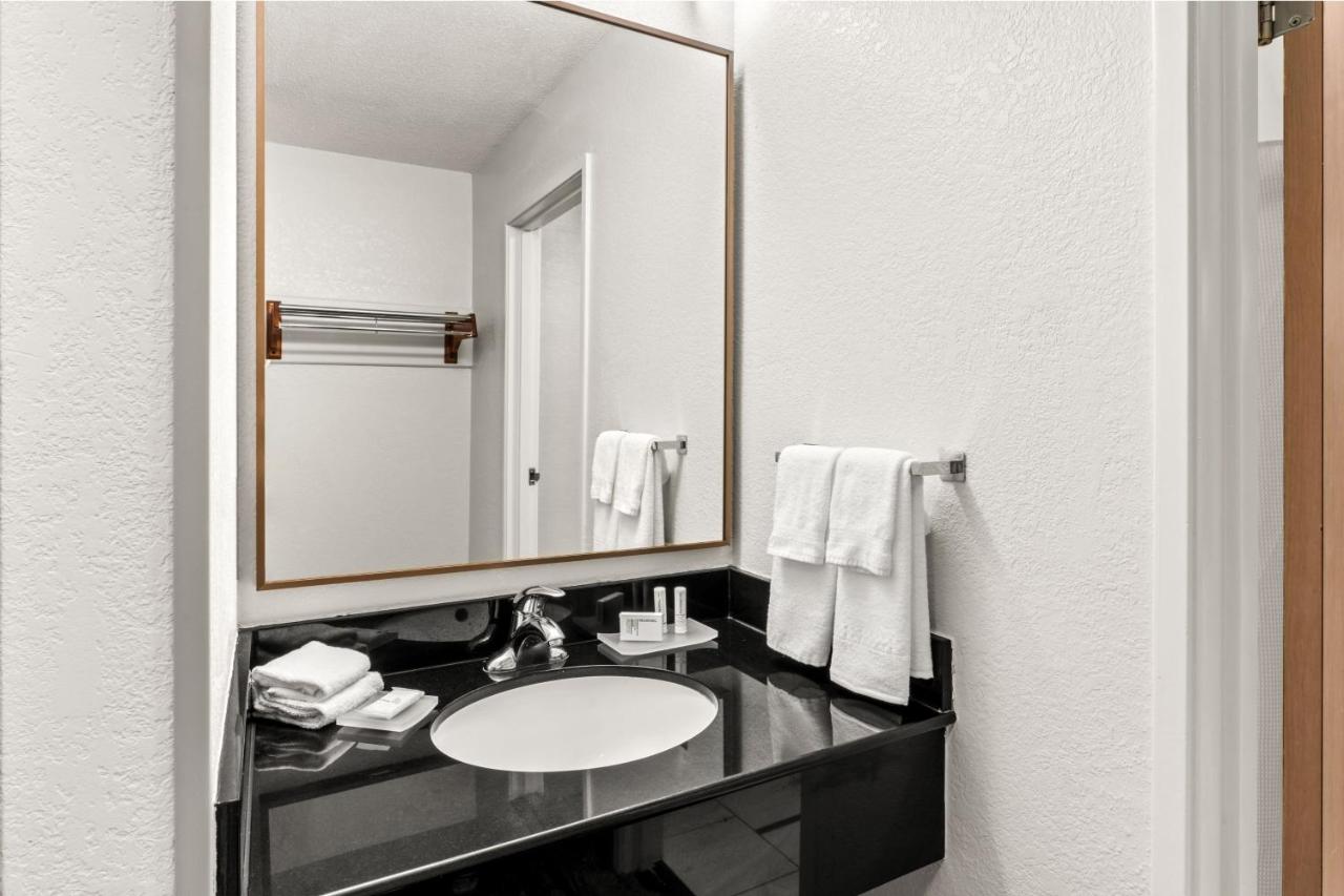 Queen Room at Fairfield Inn & Suites by Marriott San Antonio Market Square