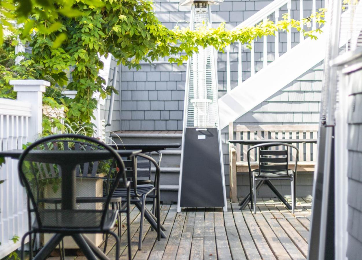 | Shelburne Hotel
