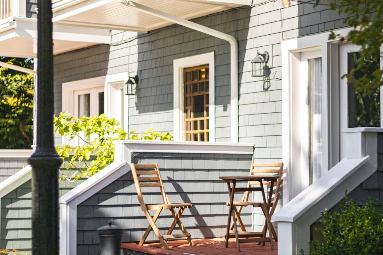 | Shelburne Hotel