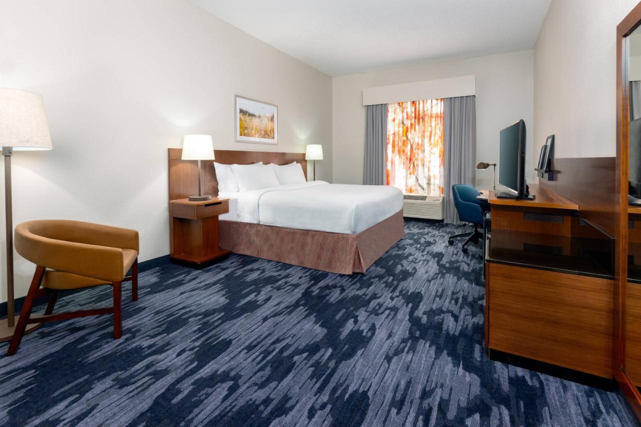 King Room at Fairfield Inn & Suites by Marriott Clearwater
