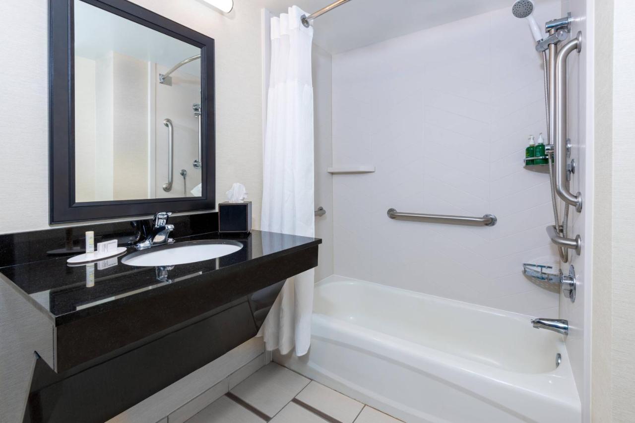 King Room at Fairfield Inn & Suites by Marriott Clearwater