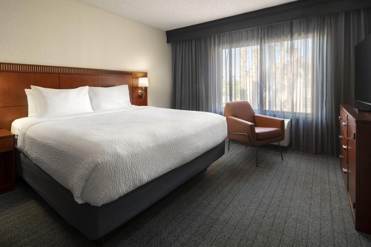  | Courtyard By Marriott Palm Springs