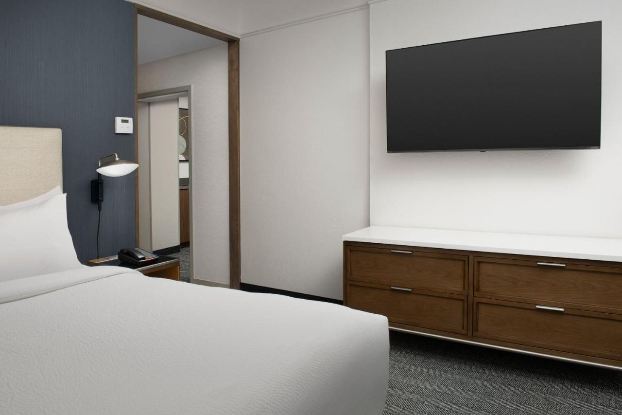 1 Bedroom 2 room Suite, 1 King, Sofa bed, Balcony at Courtyard by Marriott Savannah Downtown/Historic District