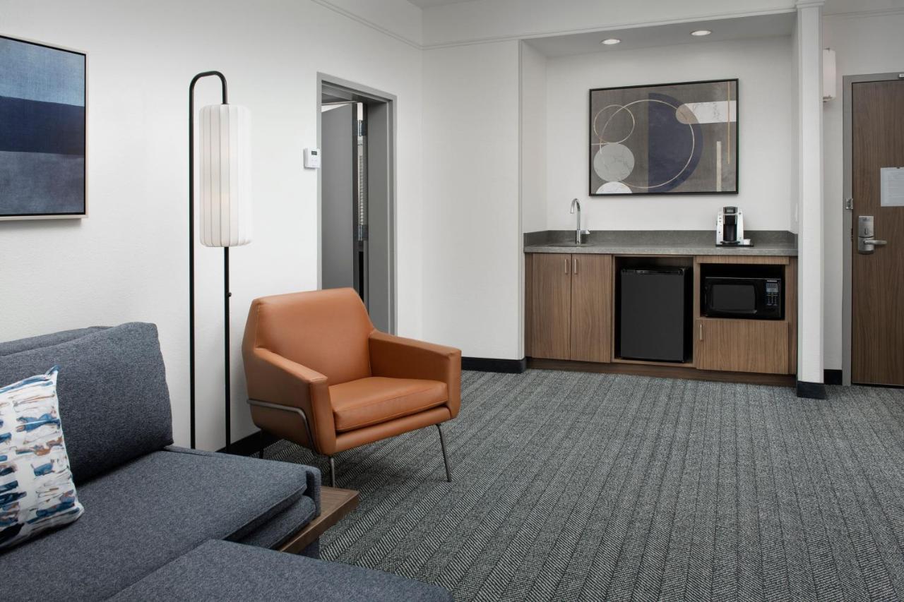 1 Bedroom 2 room Suite, 1 King, Sofa bed, Balcony at Courtyard by Marriott Savannah Downtown/Historic District