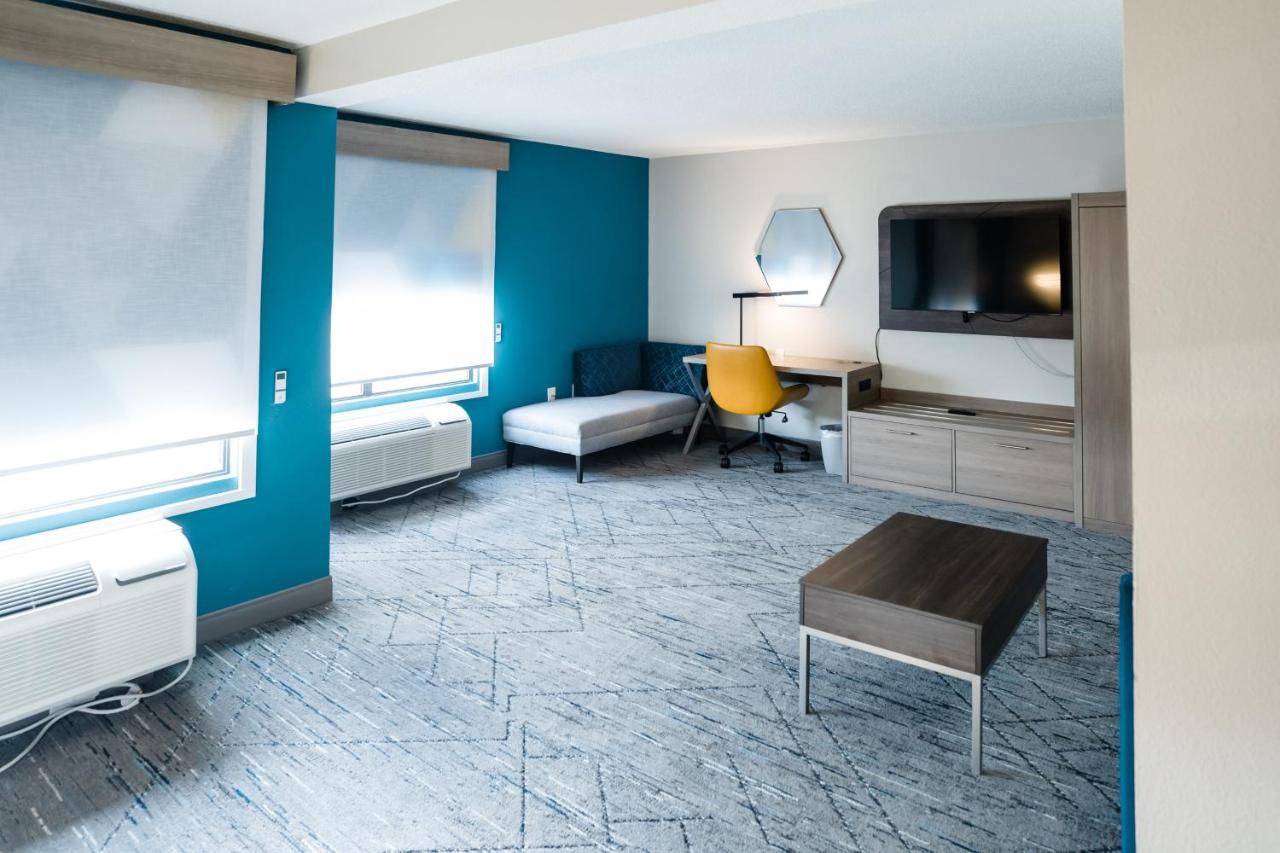| Holiday Inn Express Hotel & Suites Knoxville-North-I-75 Exit 112, an IHG Hotel