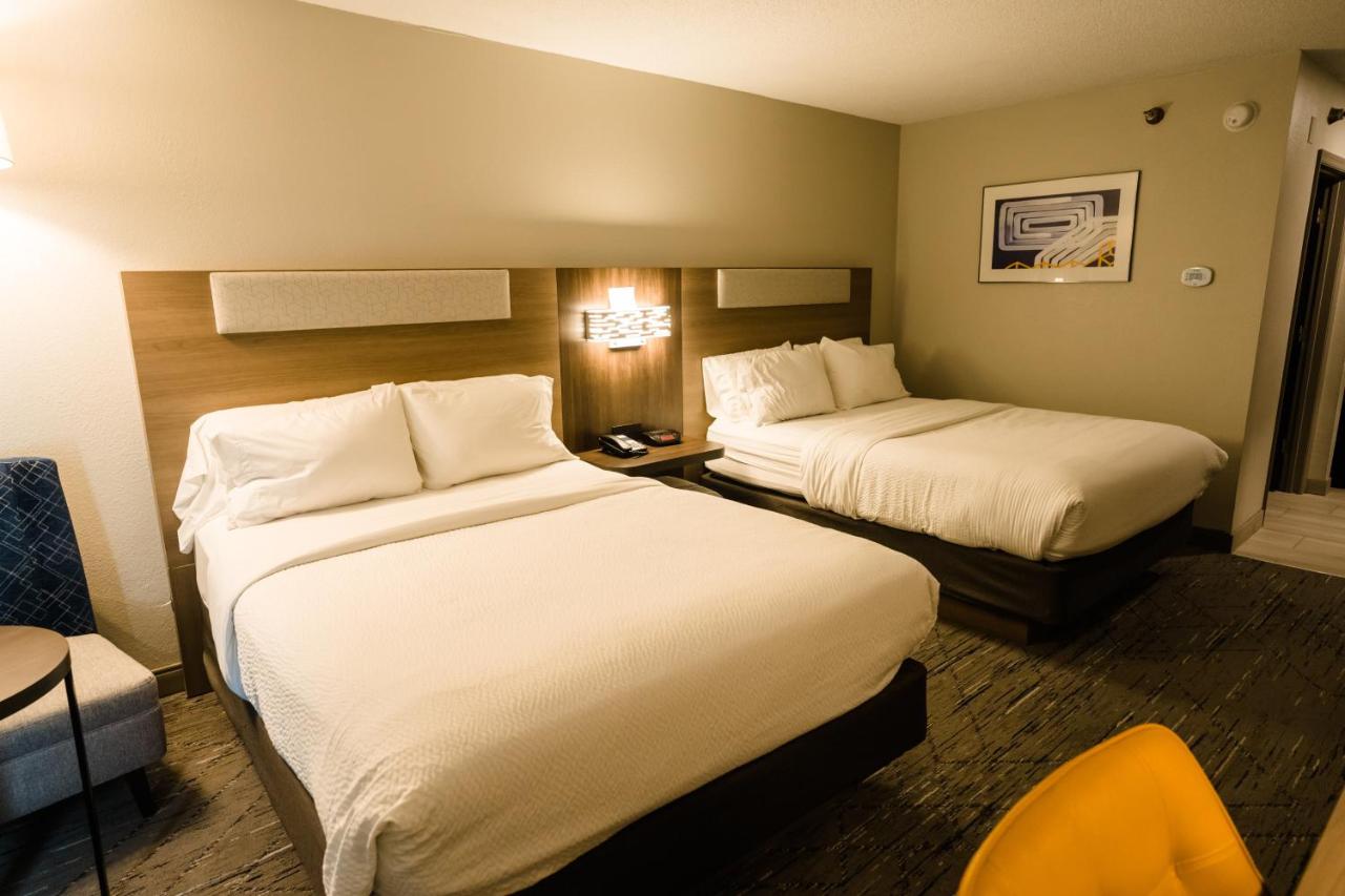 | Holiday Inn Express Hotel & Suites Knoxville-North-I-75 Exit 112, an IHG Hotel