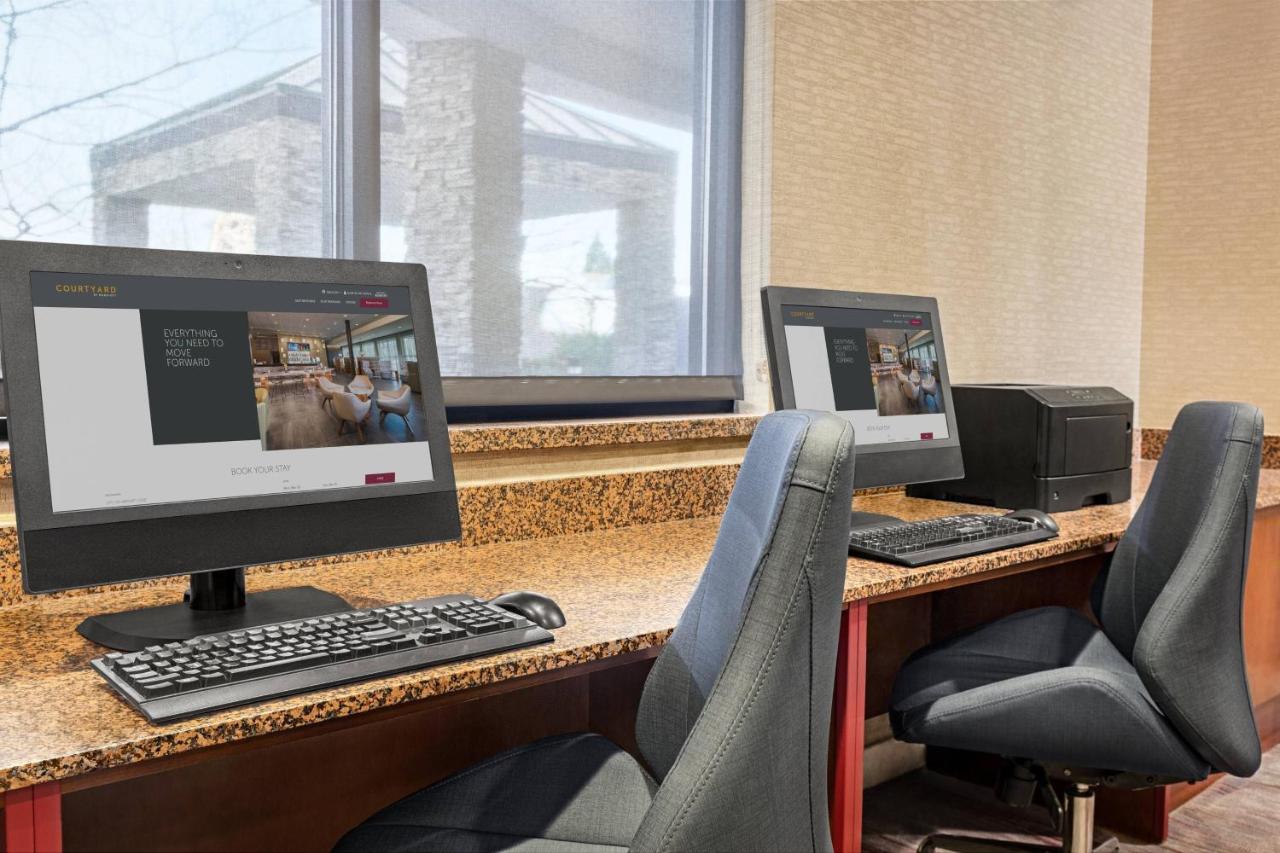 | Courtyard by Marriott Sacramento Folsom
