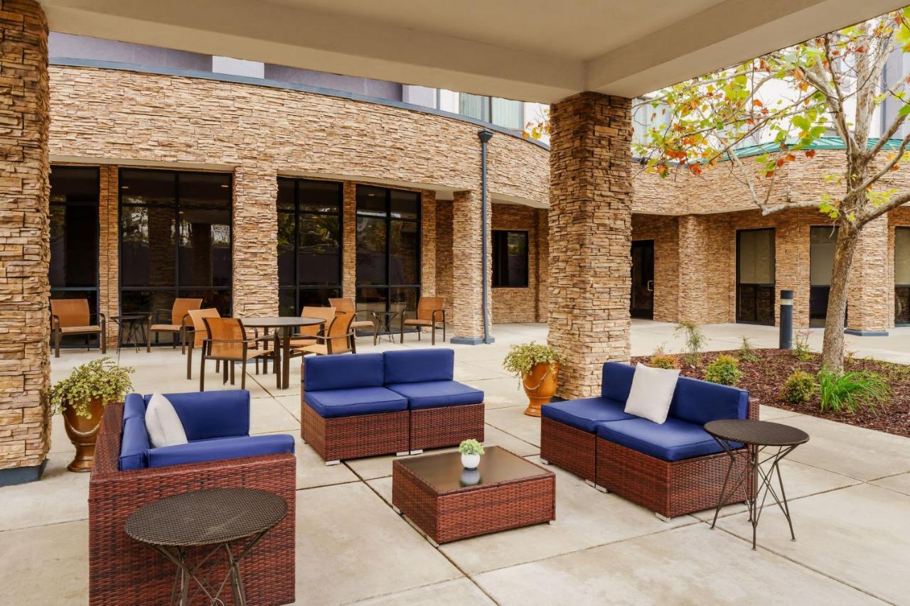 | Courtyard by Marriott Sacramento Folsom