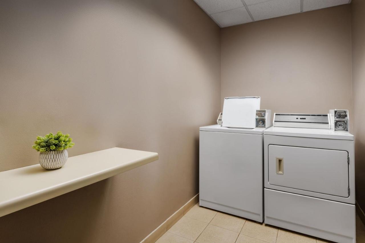 | Courtyard by Marriott Sacramento Folsom