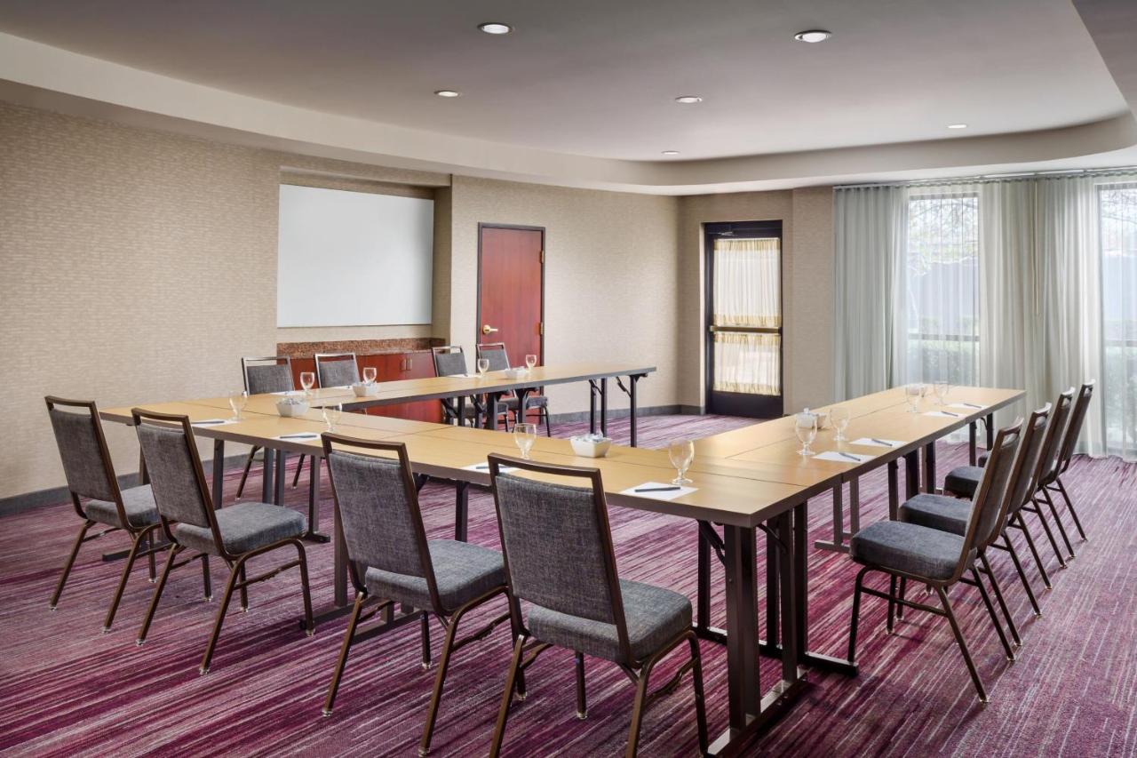 | Courtyard by Marriott Sacramento Folsom