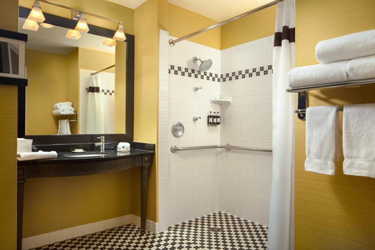 Guest room, 2 Double Beds at Hotel Chicago Downtown, Autograph Collection by Marriott