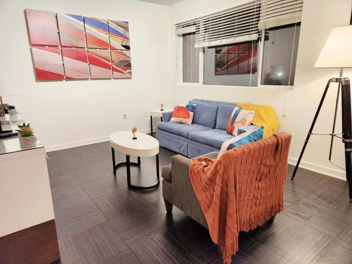  | Venice Beach luxury Apartments minutes to The Marina And Santa Monica limited time free parking