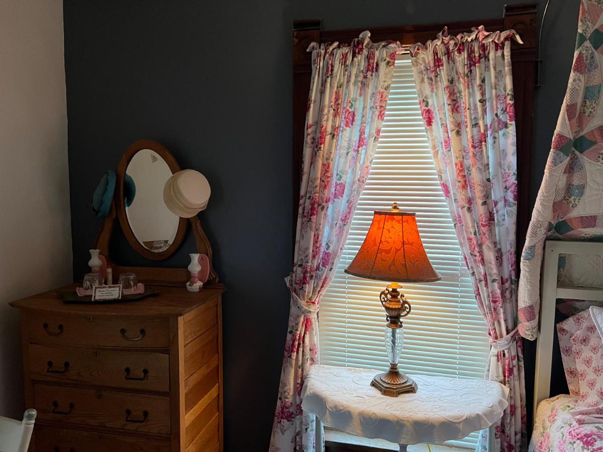 | Hearts Desire Inn