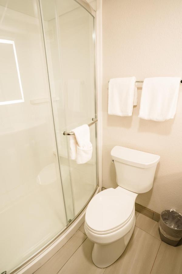 | Holiday Inn Express Hotel & Suites Knoxville-North-I-75 Exit 112, an IHG Hotel